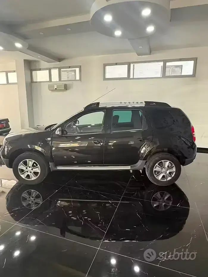 Usata Dacia Duster Lauréate 101 CV (74 kW) 2014 Nero SUV