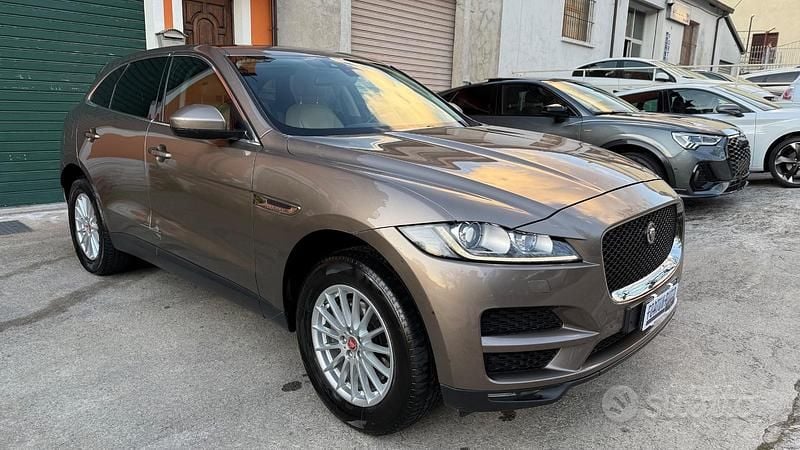 Usata Jaguar F-Pace Prestige 180 CV (132 kW) 2016 Grigio SUV