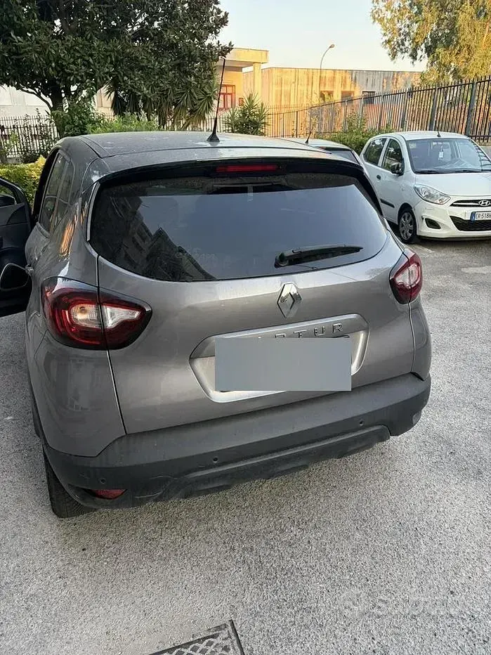Usata Renault Captur 90 CV (66 kW) 2019 Grigio SUV