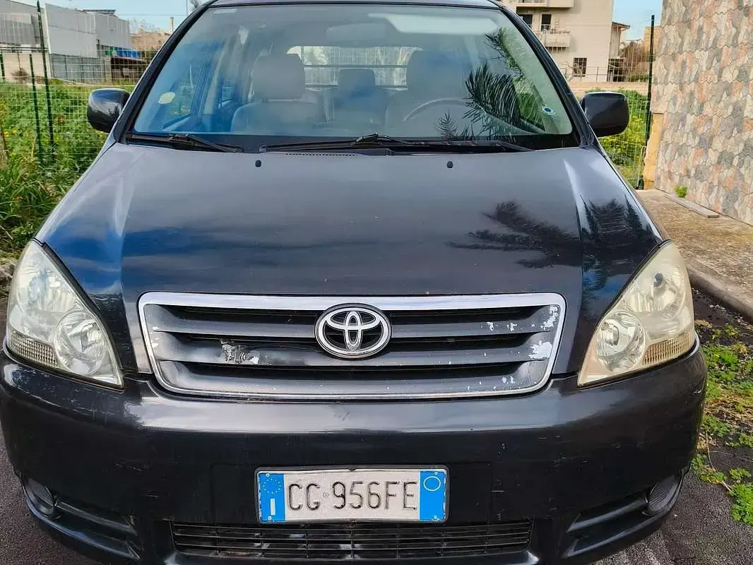 Usata Toyota Avensis 116 CV (85 kW) 2003 Nero Station wagon