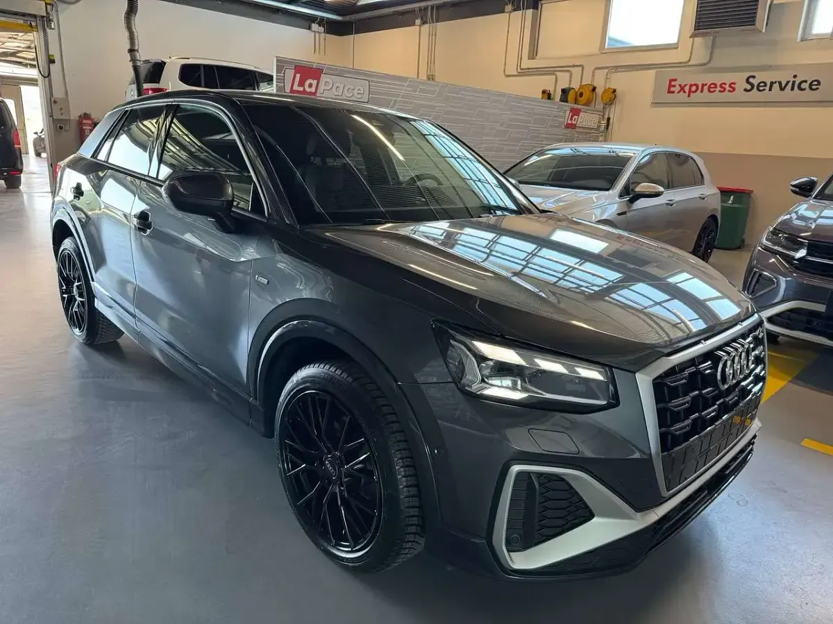 Usata Audi Q2 S-Line 150 CV (110 kW) 2023 Grigio daytona metallizzato SUV