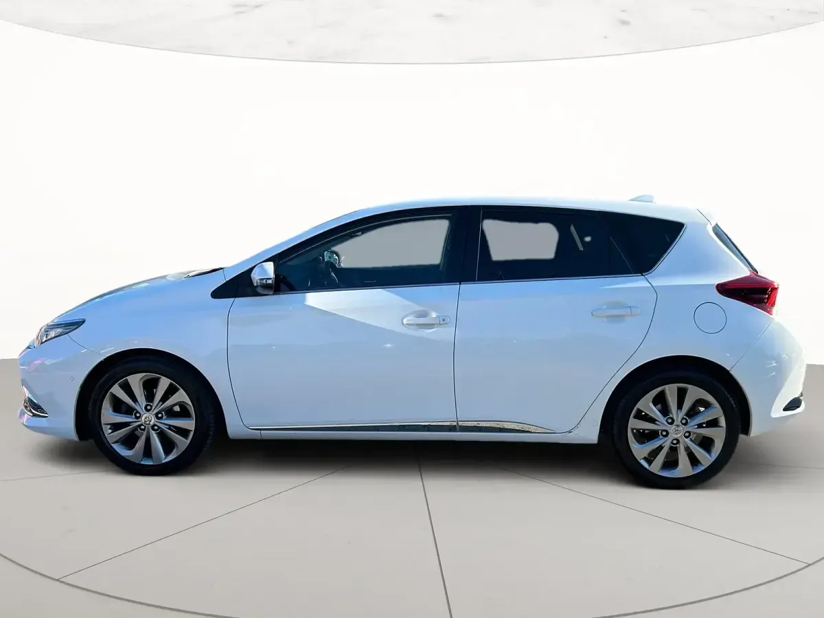 Usata Toyota Auris Lounge 112 CV (82 kW) 2016 Bianco Berlina