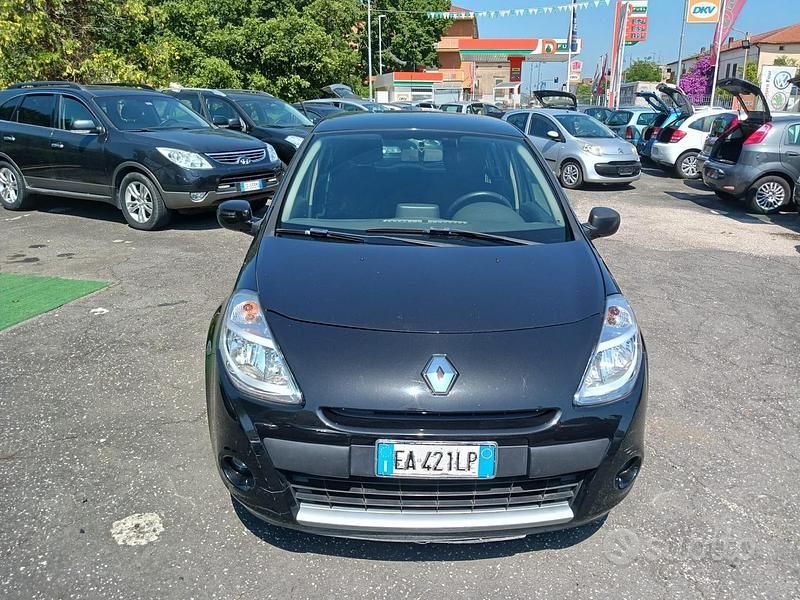 Usata Renault Clio II 75 CV (55 kW) 2010 Nero Utilitaria