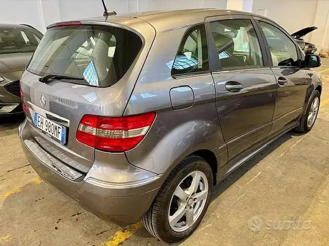 Usata Mercedes B180 Executive 116 CV (85 kW) 2010 Grigio Monovolume