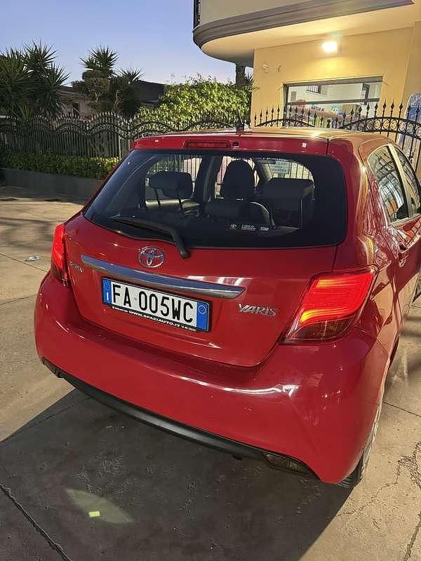 Usata Toyota Yaris 69 CV (50 kW) 2015 Berlina