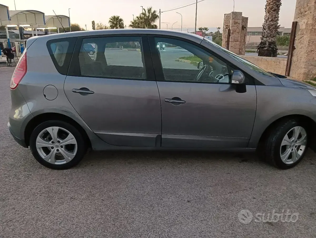 Usata Renault Scenic E-Tech 110 CV (80 kW) 2014 Grigio Berlina