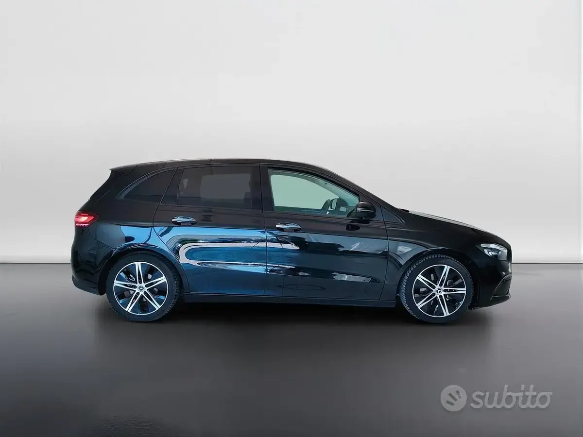 Usata Mercedes B180 Advanced Plus 116 CV (85 kW) 2023 Nero Utilitaria