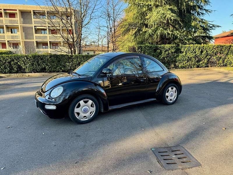 Usata VW New Beetle 116 CV (85 kW) 1999 Nero Utilitaria