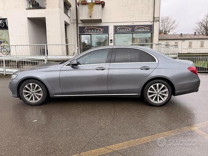 Usata Mercedes E220 Business 194 CV (142 kW) 2018 Grigio Berlina