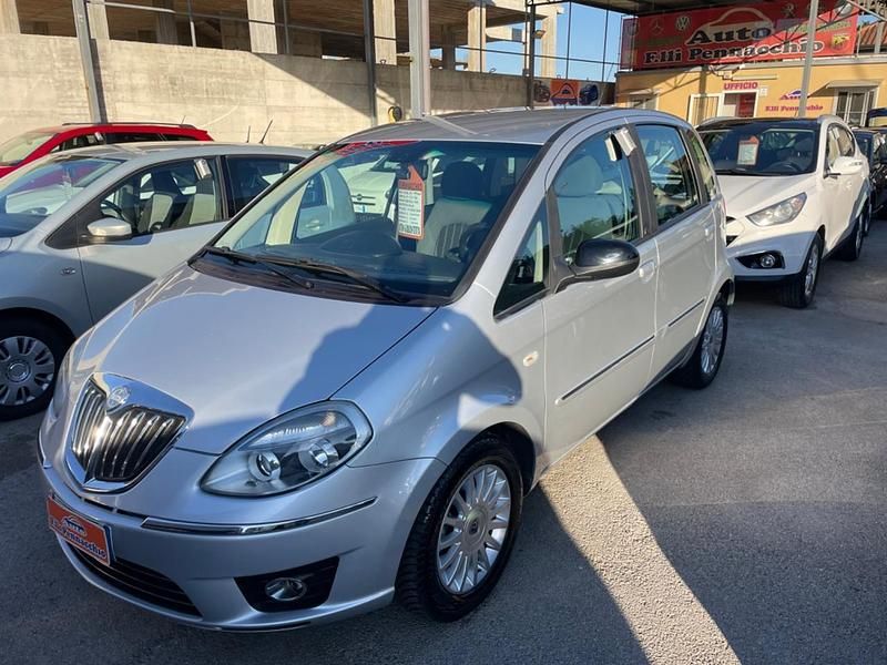 Usata Lancia Musa 95 CV (69 kW) 2011 Argento Monovolume