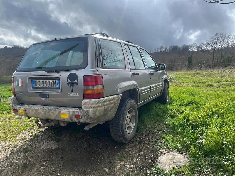 Usata Jeep Cherokee 116 CV (85 kW) 1997 Grigio SUV