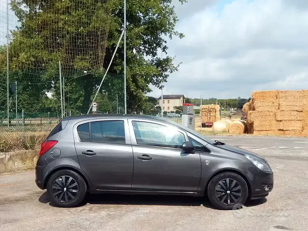 Usata Opel Corsa 85 CV (62 kW) 2010 Grigio Utilitaria