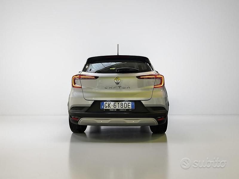 Second-hand Renault Captur Business 101 CP (74 kW) 2022 Gri SUV