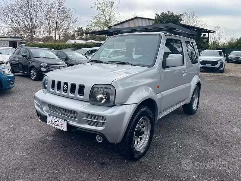 Usata Suzuki Jimny 86 CV (63 kW) 2012 Grigio SUV