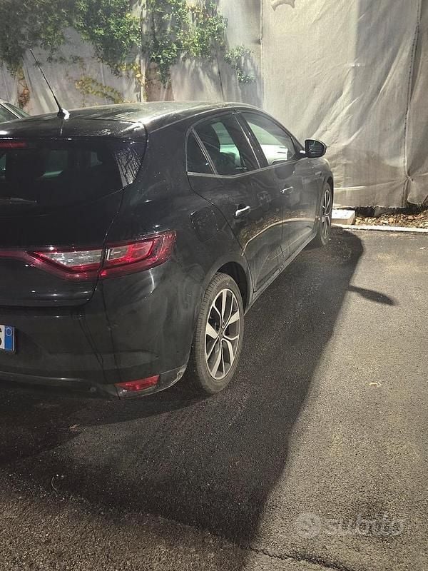 Nero Usata 2020 Renault Mégane IV Tre volumi | 15.300 € (Buon prezzo) - Immagine 1/4