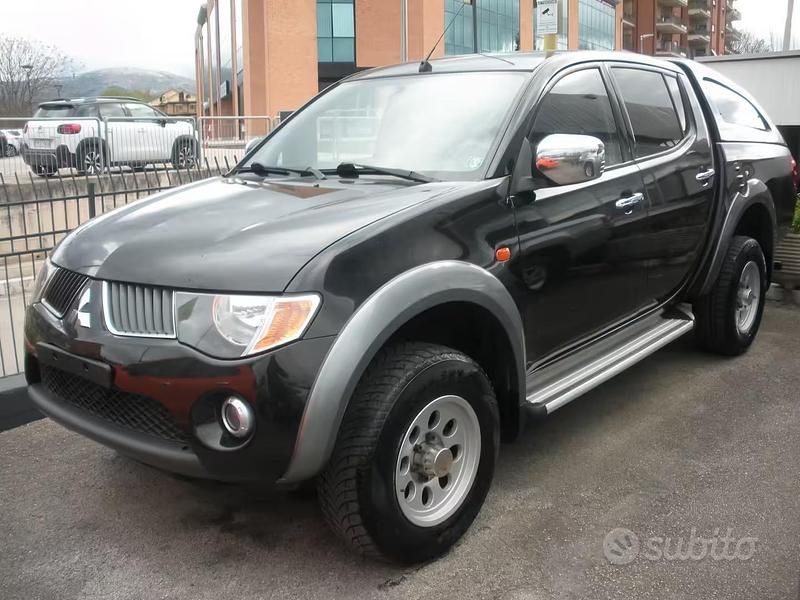 Usata Mitsubishi L200 Intense 136 CV (100 kW) 2011 Nero Pick-up