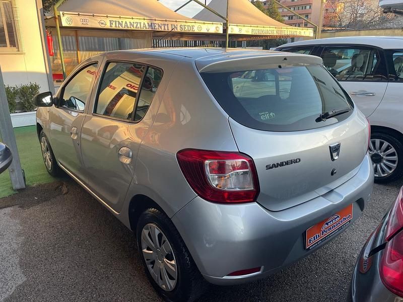 Usata Dacia Sandero 72 CV (52 kW) 2013 Argento Berlina