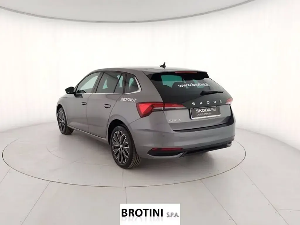 Usata Skoda Scala Style 116 CV (85 kW) 2024 Grigio metallizzato Utilitaria