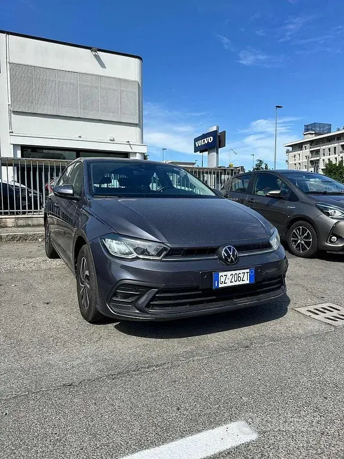 Usata VW Polo Life 95 CV (69 kW) 2025 Grigio Utilitaria
