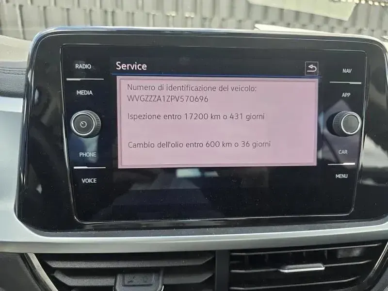 Usata VW T-Roc Life 110 CV (80 kW) 2023 Ascot gray SUV