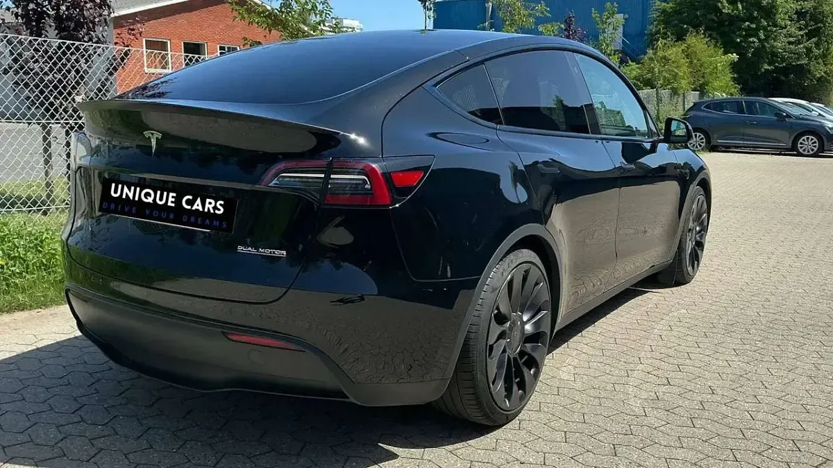 Usata Tesla Model Y 152 kW (208 CV) 2022 Grigio SUV