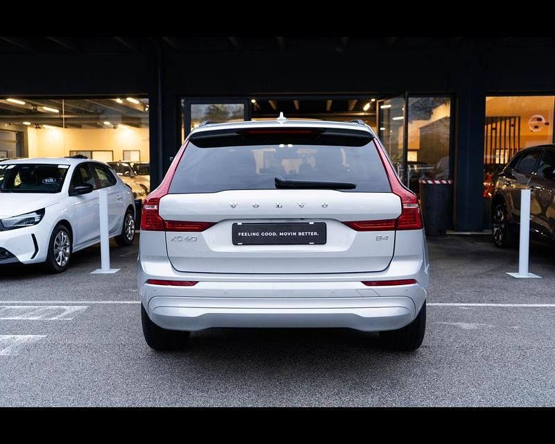 Usata Volvo XC60 Core 197 CV (144 kW) 2023 Grigio chiaro SUV