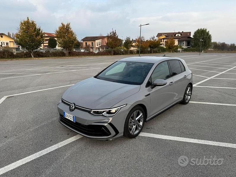 Usata VW Golf VIII R-line 150 CV (110 kW) 2021 Grigio Berlina