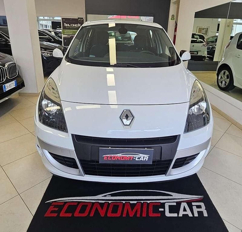 Bianco Usata 2011 Renault Scénic III Dynamique Monovolume | 4900 € (Buon prezzo) - Immagine 1/4
