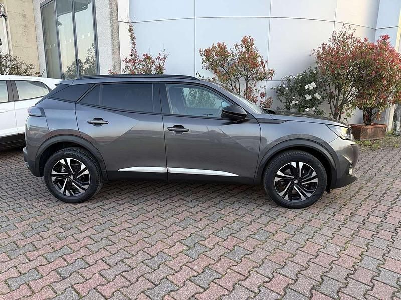 Usata Peugeot 2008 Allure 131 CV (96 kW) 2022 Grigio platinum SUV