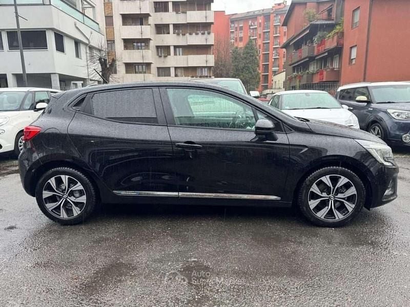 Begagnad Renault Clio V Evolution 101 HK (74 kW) 2022 Svart Sedan