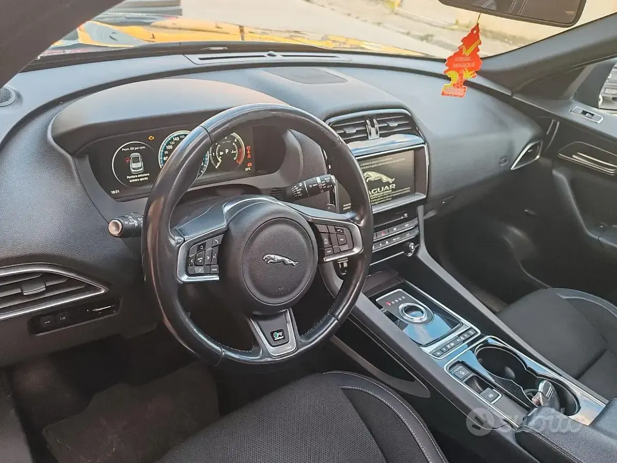 Usata Jaguar F-Pace R-Sport 180 CV (132 kW) 2017 Nero SUV