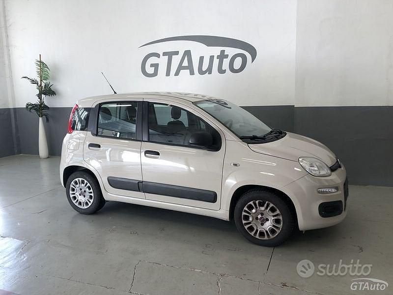 Bianco Usata 2015 Fiat Panda Lounge Tre volumi | 6000 € (Buon prezzo) - Immagine 1/4