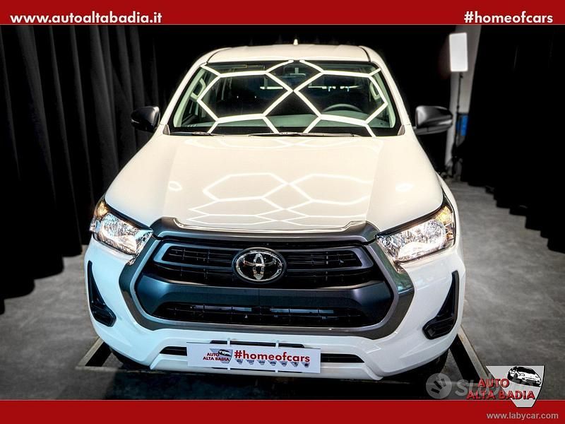 Nuova Toyota HiLux Comfort 204 CV (150 kW) 2025 Bianco Pick-up