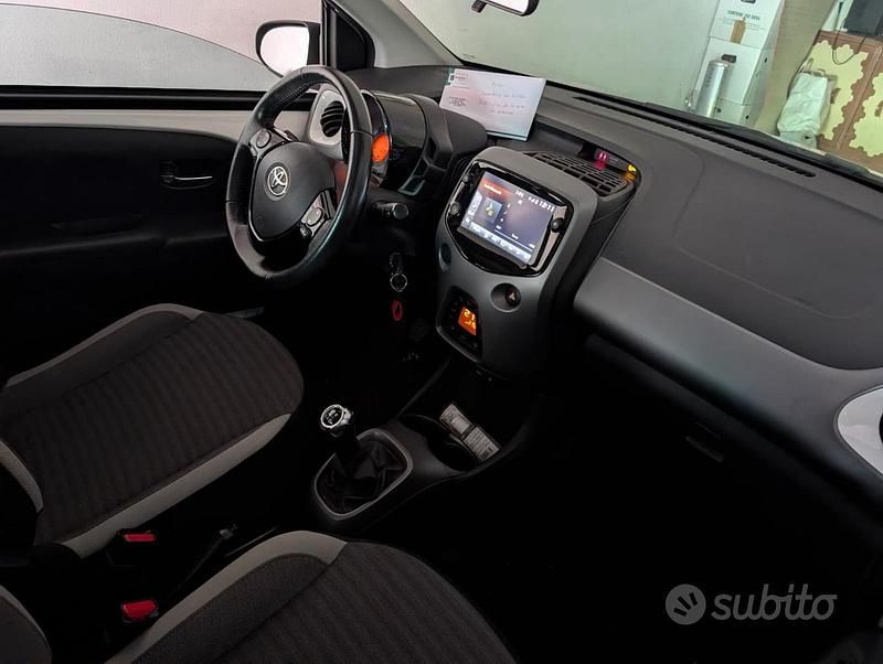 Usata Toyota Aygo 69 CV (50 kW) 2018 Bianco Utilitaria