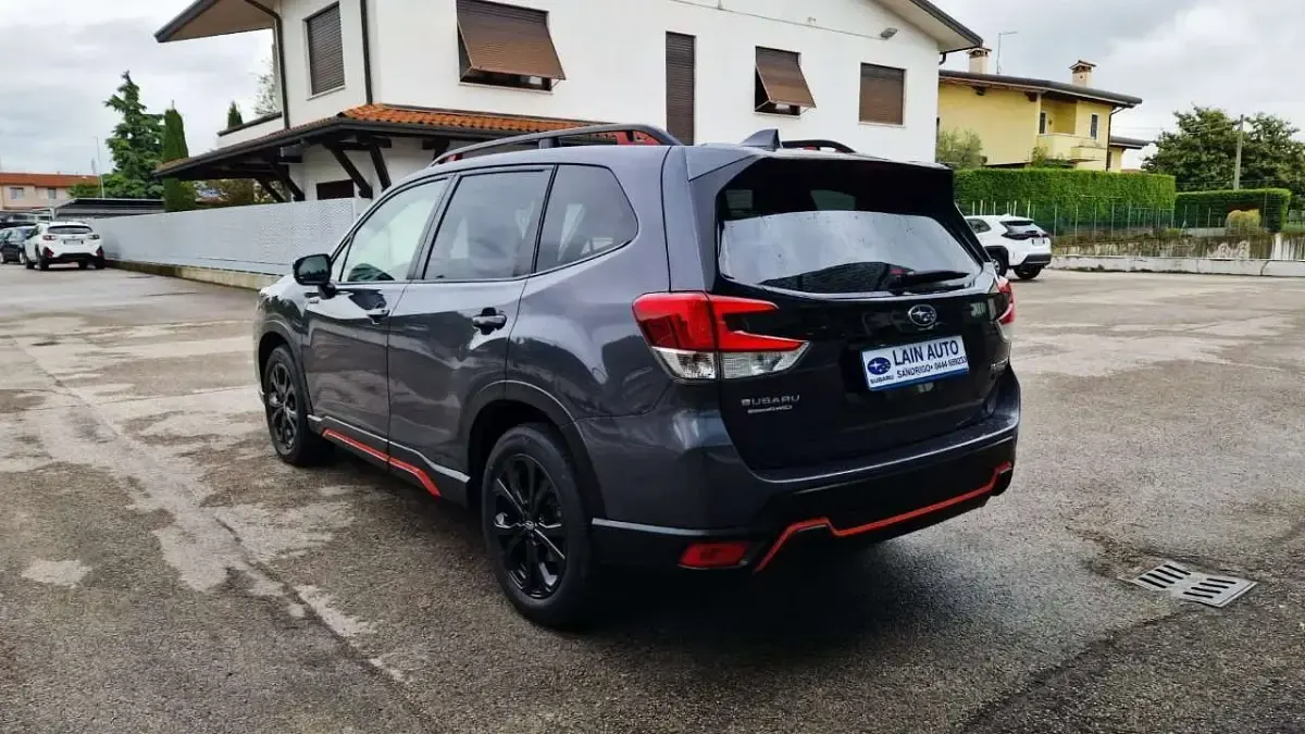 Usata Subaru Forester 4dventure 150 CV (110 kW) 2021 Magnetite gray metallic SUV