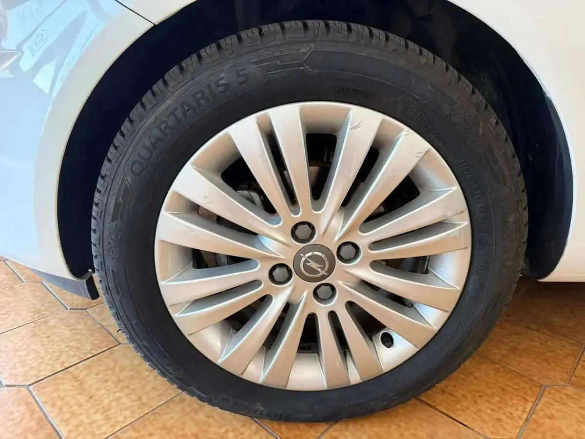 Usata Opel Corsavan 75 CV (55 kW) 2012 Bianco Utilitaria