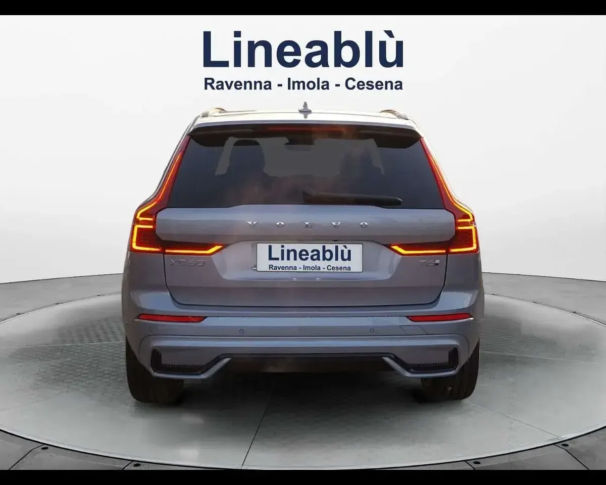 Nuova Volvo XC60 Plus 253 CV (186 kW) 2026 Aurora silver SUV