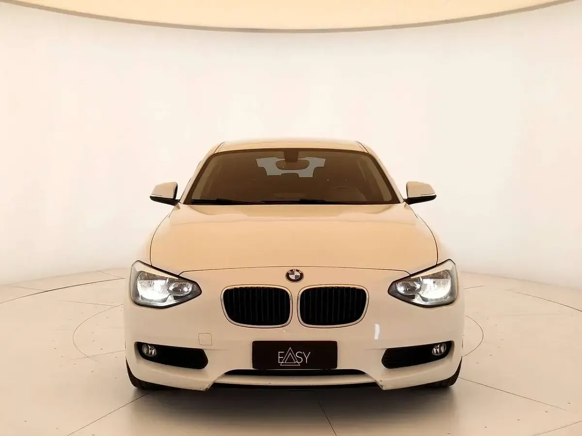 Usata BMW 116 Advantage 116 CV (85 kW) 2015 Bianco Utilitaria