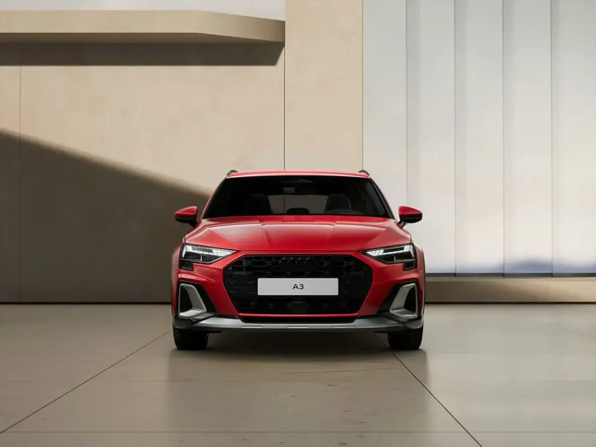 Nuova Audi A3 S-Line 150 CV (110 kW) 2026 Rosso progressivo metallizzato Berlina
