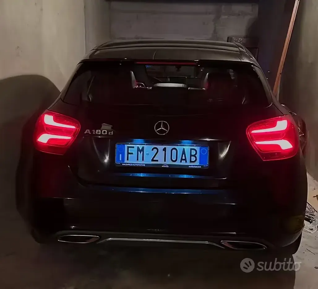 Usata Mercedes A180 109 CV (80 kW) 2017 Nero Utilitaria