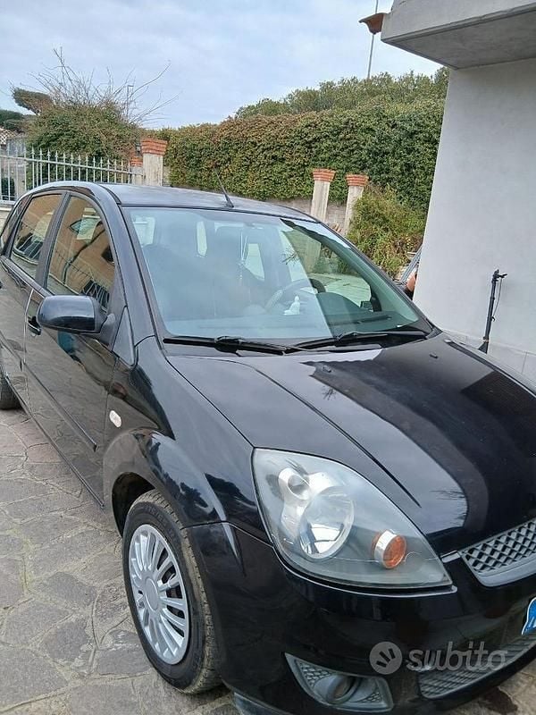 Usata Ford Fiesta 2016 Nero Berlina