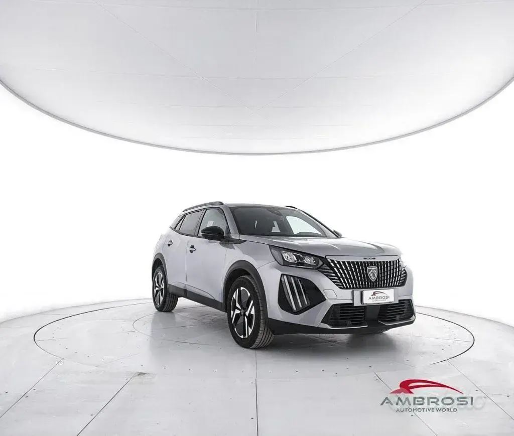Usata Peugeot 2008 Allure 101 CV (74 kW) 2025 Grigio SUV