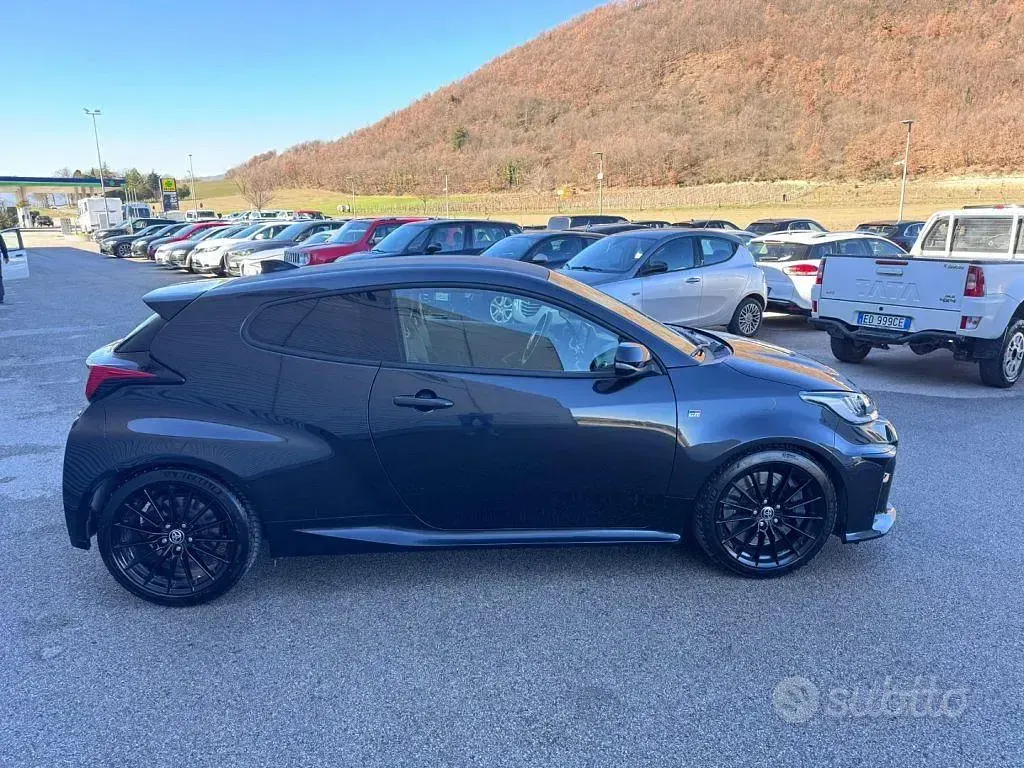 Usata Toyota Yaris 261 CV (191 kW) 2021 Nero Utilitaria