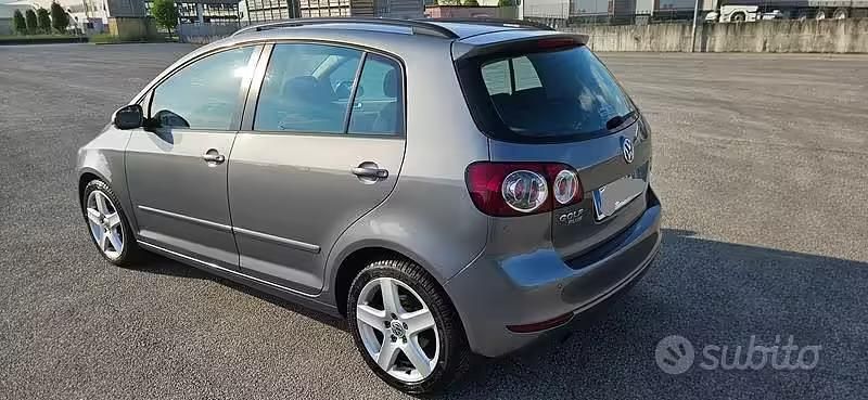 Usata VW Golf VI 105 CV (77 kW) 2010 Utilitaria