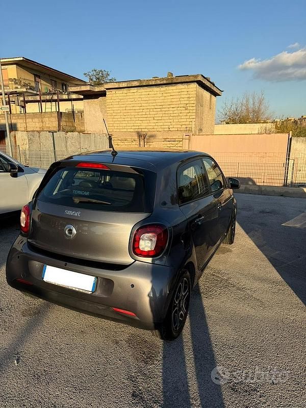 Usata Smart ForFour Prime 90 CV (66 kW) 2018 Grigio Utilitaria