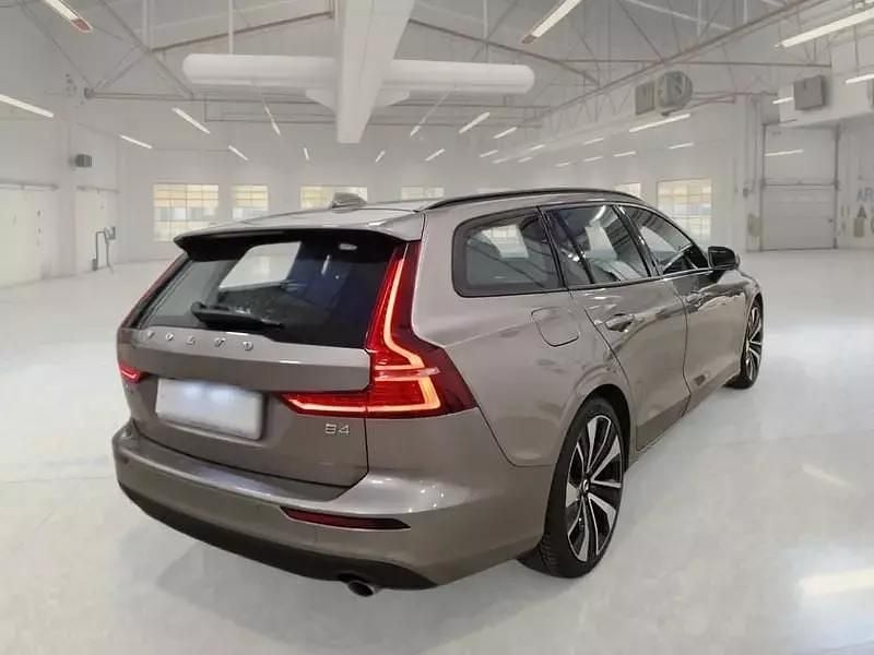 Usata Volvo V60 Business Edition 197 CV (144 kW) 2021 Grigio Station wagon