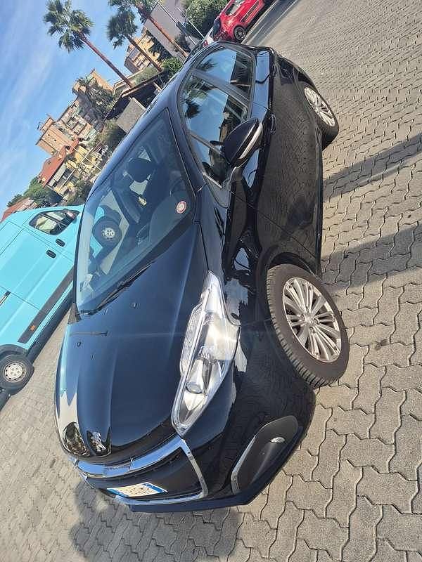 Usata Peugeot 208 Active 75 CV (55 kW) 2016 Nero Utilitaria