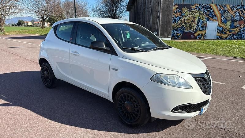 Usata Lancia Ypsilon 80 CV (58 kW) 2015 Utilitaria