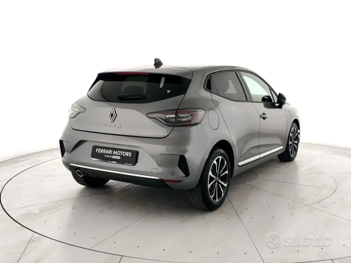 Usata Renault Clio Techno 90 CV (66 kW) 2025 Grigio Utilitaria