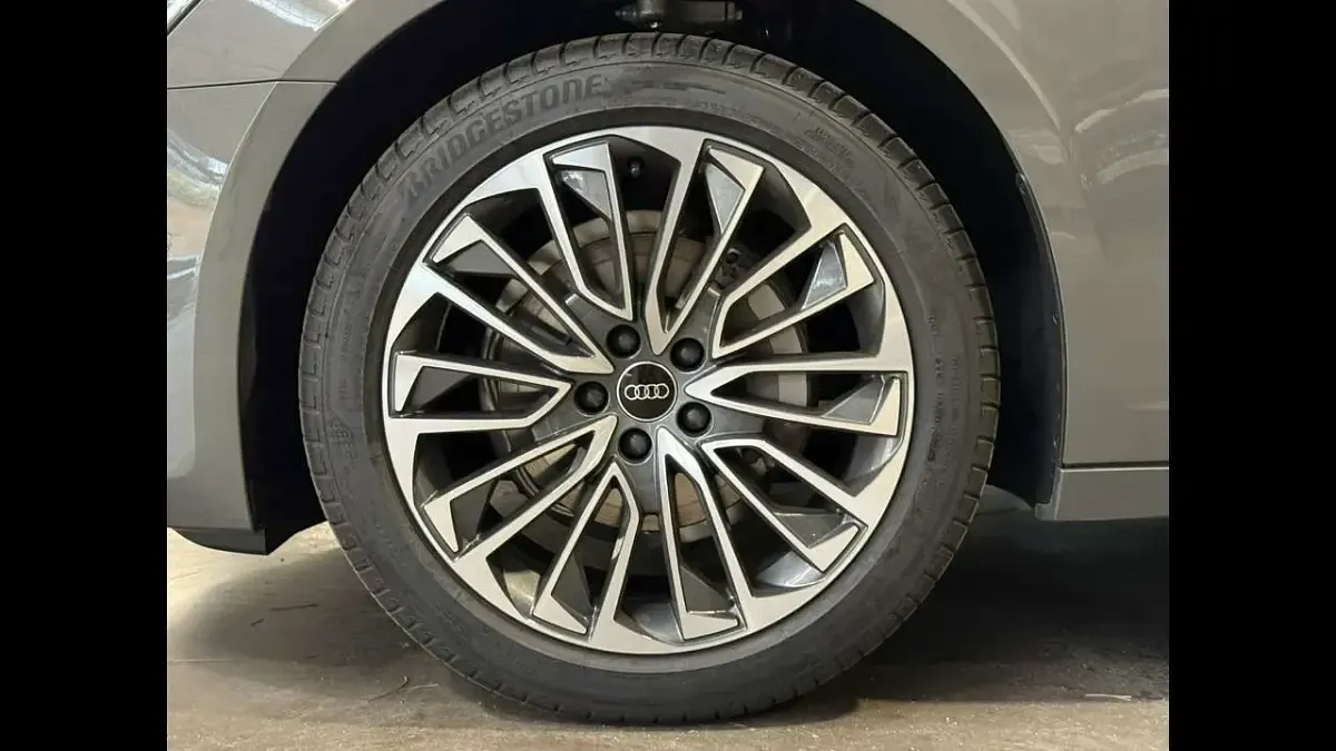 Nuova Audi A6 Advanced 204 CV (150 kW) 2025 Grigio chronos metallizzato Station wagon